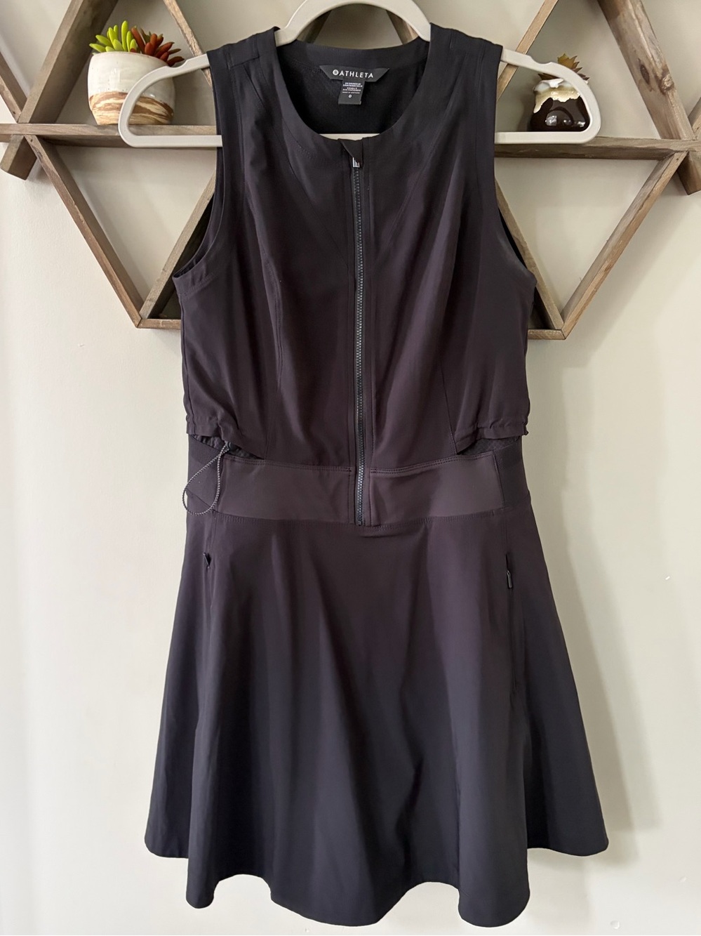 Athleta Venture Out dress in Black. Size 0.